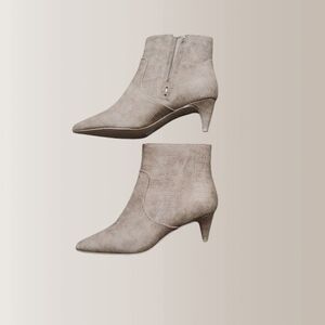 NEW Express Faux Suede Pointed Toe Booties Size 8 Beige Kitten Heel